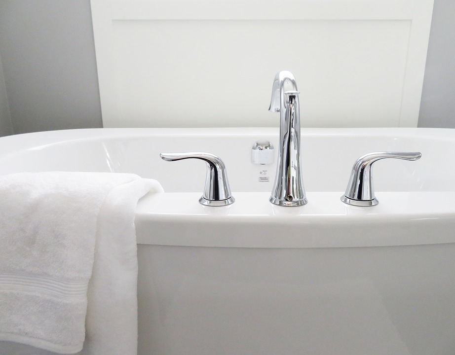bathtub-treacle-moon-bubblebath-tesco-bath-shower-gel-elle-blonde-luxury-lifestyle-destination-blog