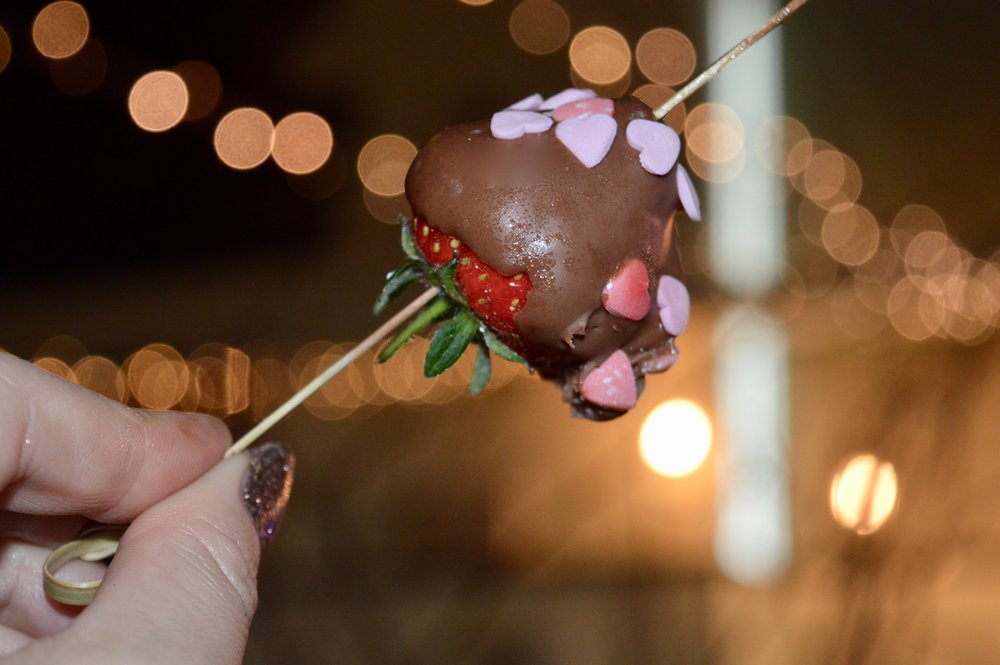 gay wedding chocolate-dipped-strawberries-gay-wedding-rihanna-themed-diamonds-elle-blonde-luxury-lifestyle-blog