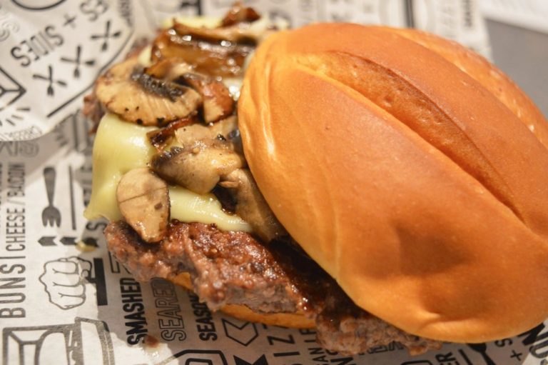 Read more about the article Smashburger arrives in Newcastle and is an immediate smash hit