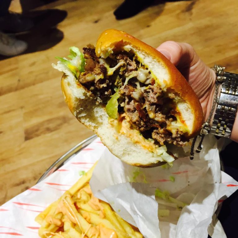 Read more about the article The Grind (Meat:Stack) Newcastle: Burgers, Babes & Prosecco