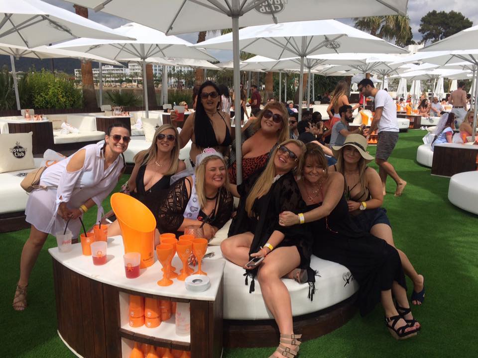Things to do in Ibiza | Ocean Beach Club | Luxury Travel Destinations | Hen Party Ideas/ Bachelorette Party Ideas | Elle Blonde Luxury Lifestyle Destination Blog