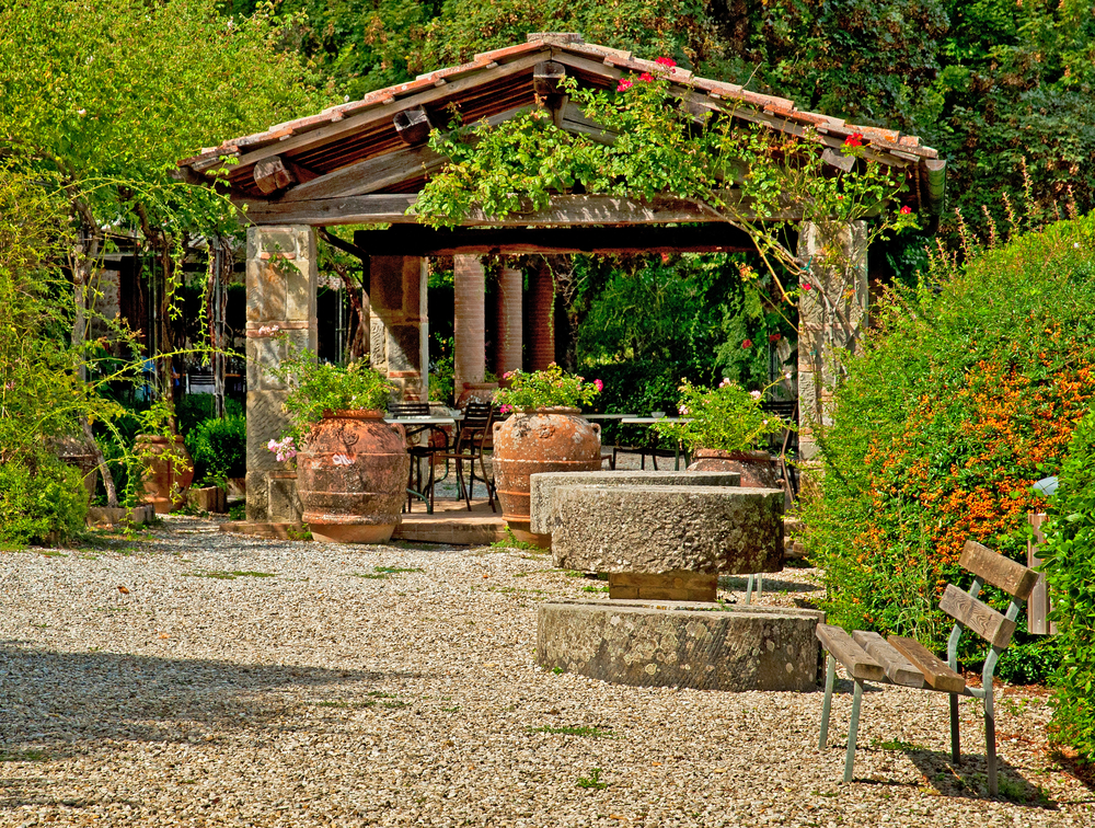 Beautiful Garden with a Pergola | What Kind of Plants Tend to Mesh Well With a Pergola? | Home Interiors | Elle Blonde Luxury Lifestyle Destination Blog