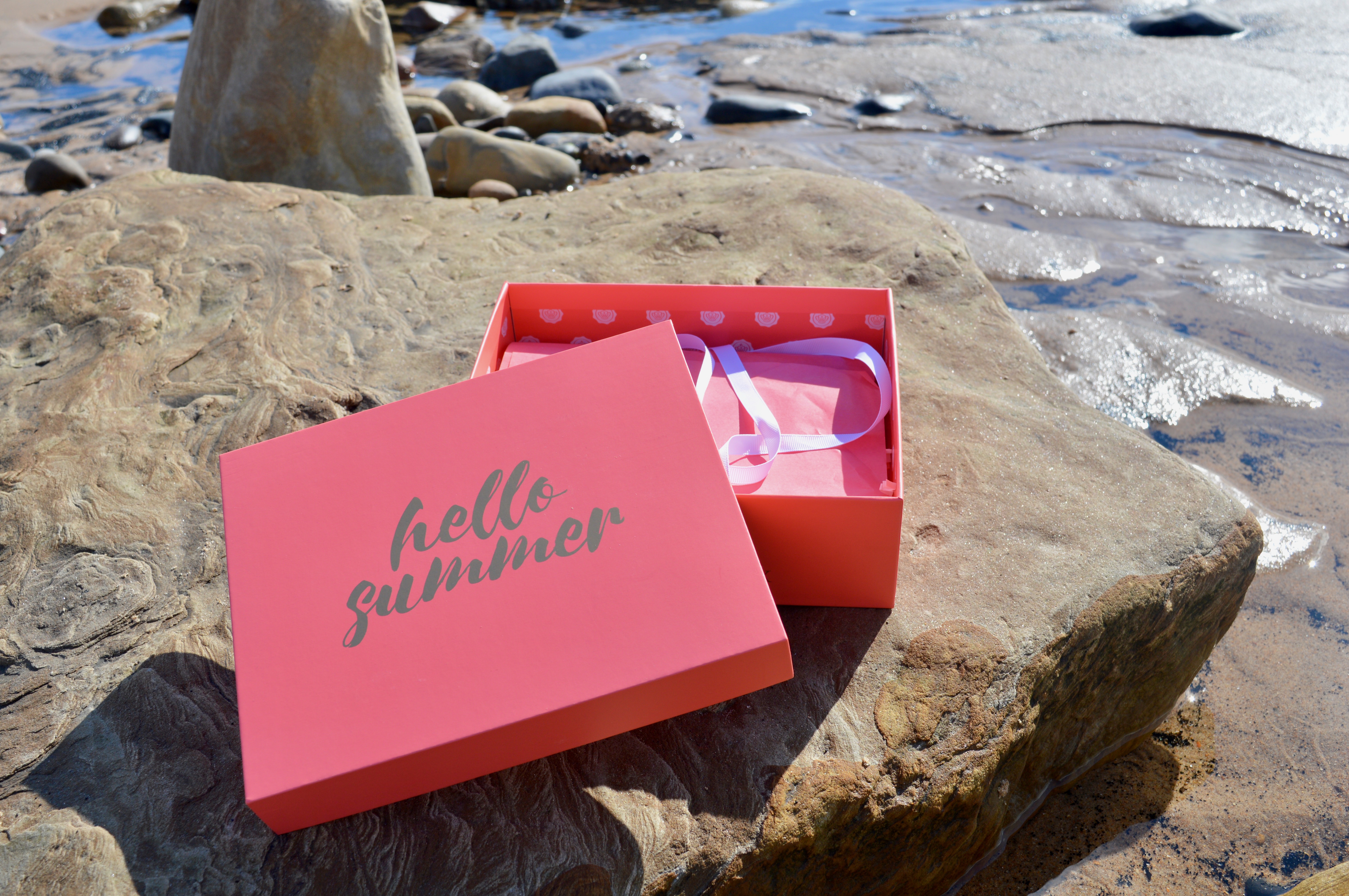 Read more about the article July’s Glossybox Hello Summer Review
