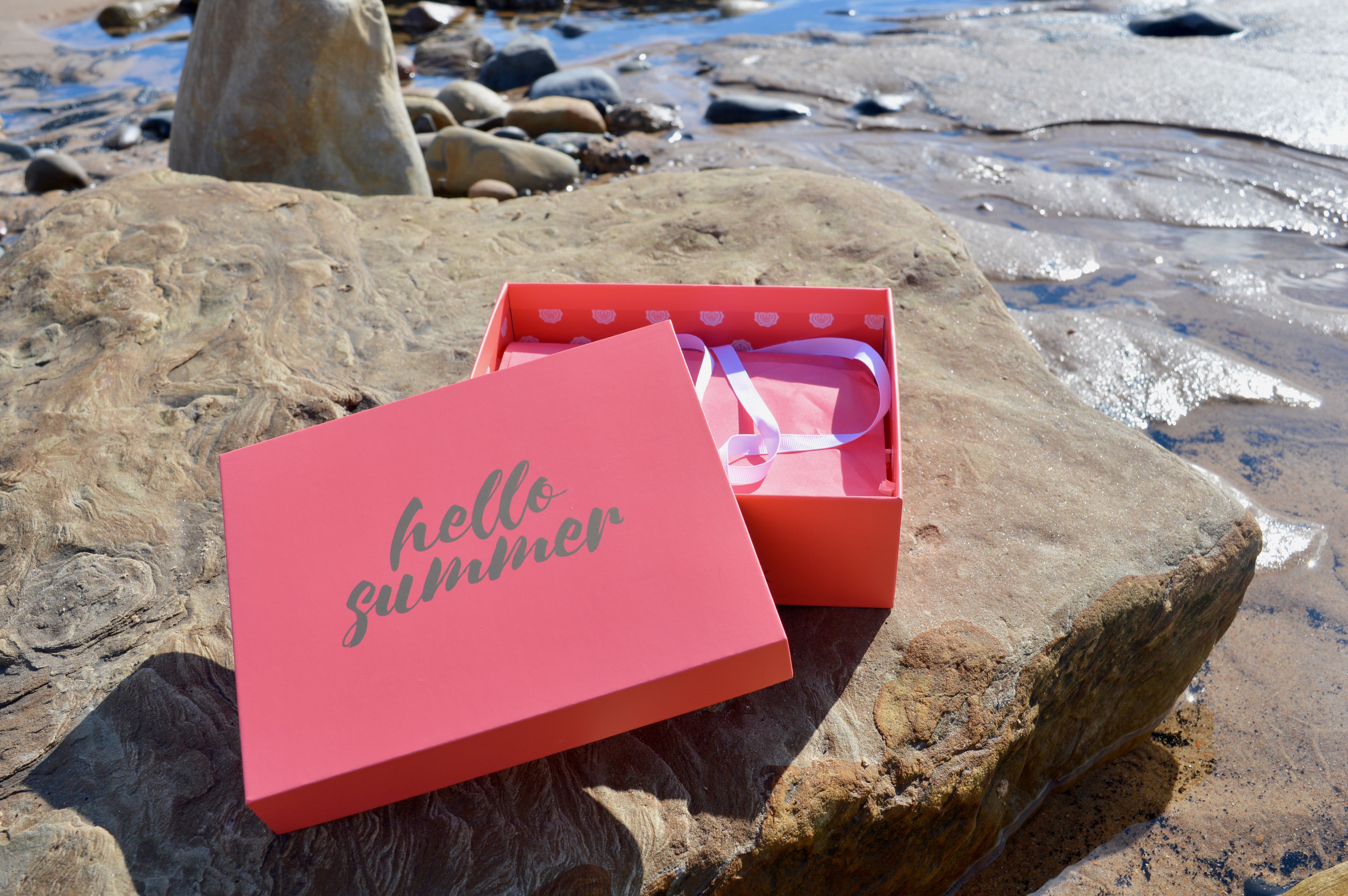 Hello Summer-July-Glossybox-Subscription-Box-Elle-Blonde-Luxury-Lifestyle-Destination