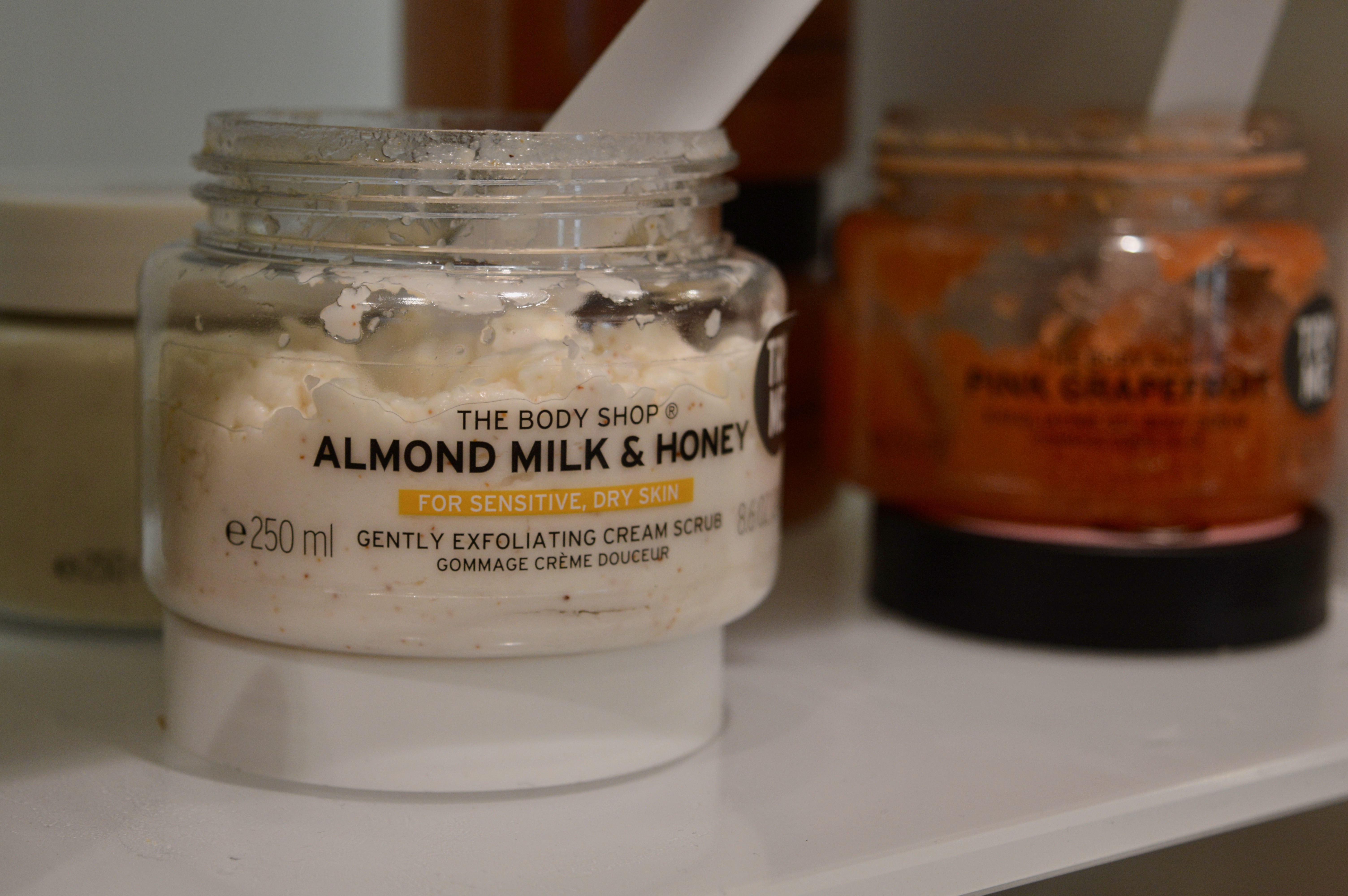 almond-milk-honey-the-body-shop-gianni-edit-intu-metrocentre-gateshead-elle-blonde-luxury-lifestyle-destination-blog