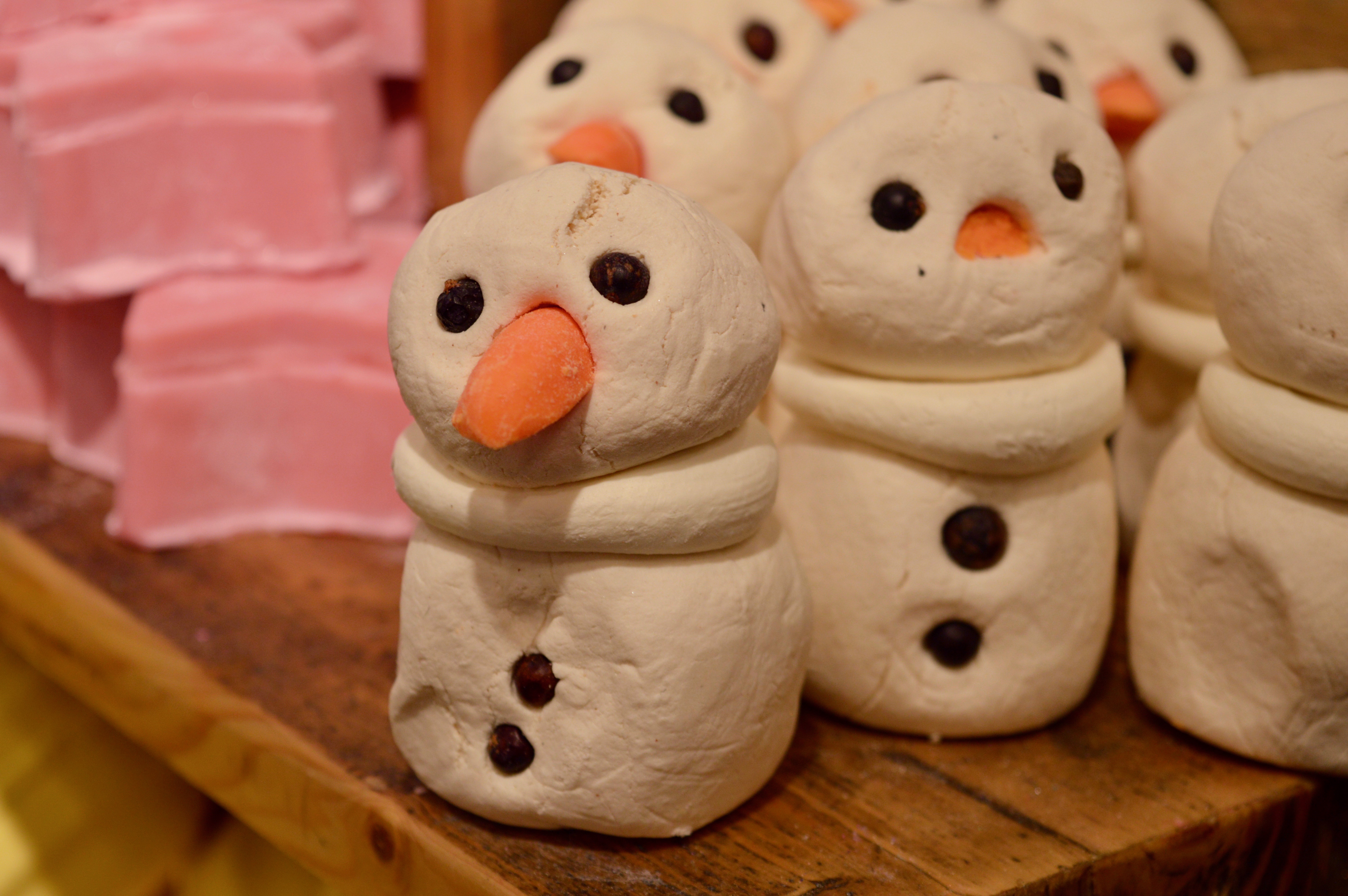 snowman-christmas-bath-bomb-lush-intu-eldon-square-newcastle-bloggers-breakfast-elle-blonde-luxury-lifestyle-destination-blog