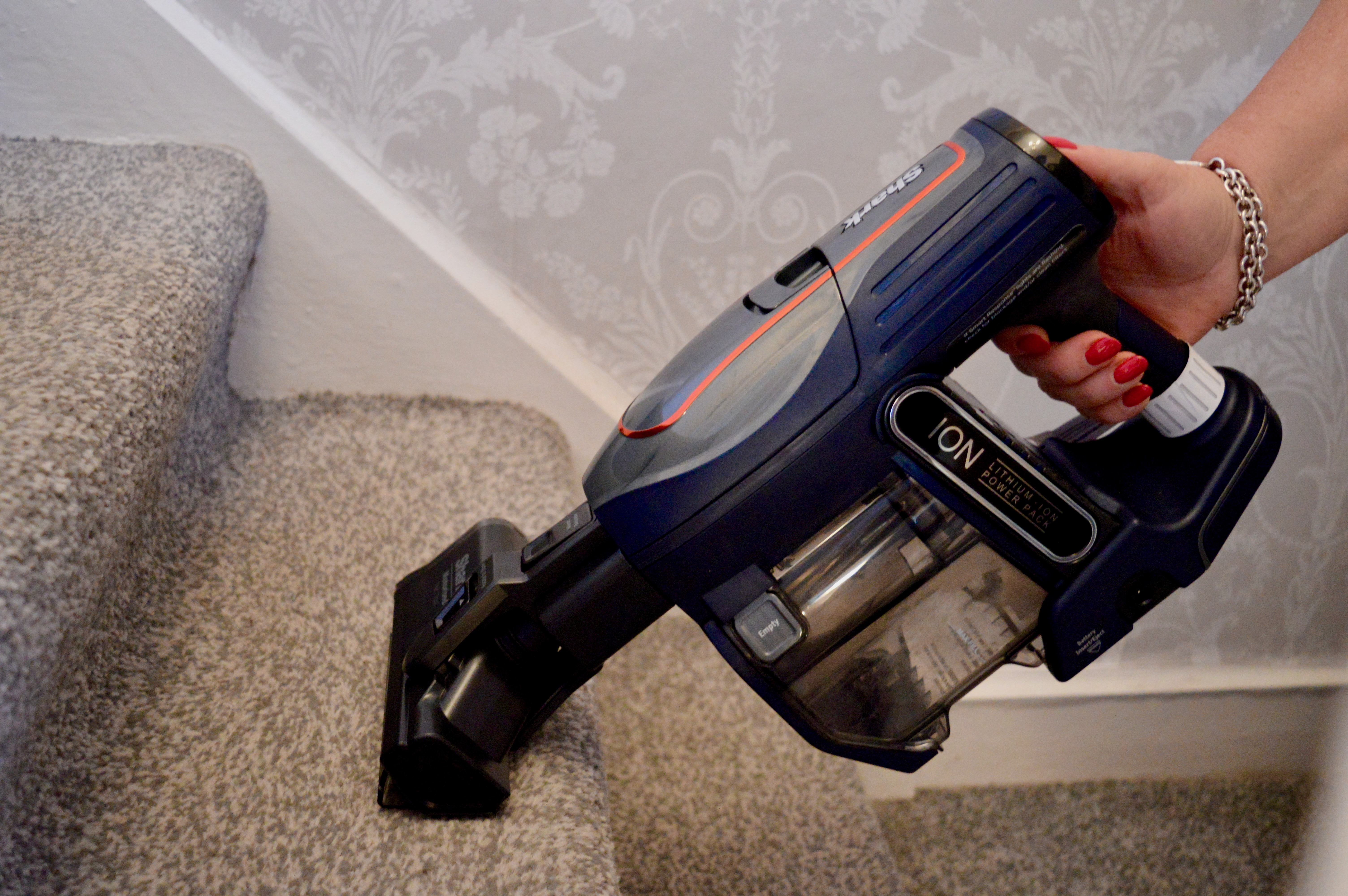 Vacuum Review: Shark DuoClean Cordless Vacuum Cleaner with TruePet Flexology Twin Battery IF250UKT | Elle Blonde Luxury Lifestyle Destination Blog