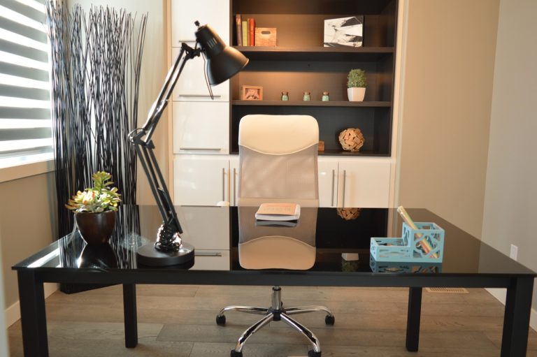 Read more about the article 5 Simple Tips For Setting Up The Perfect Home Office
