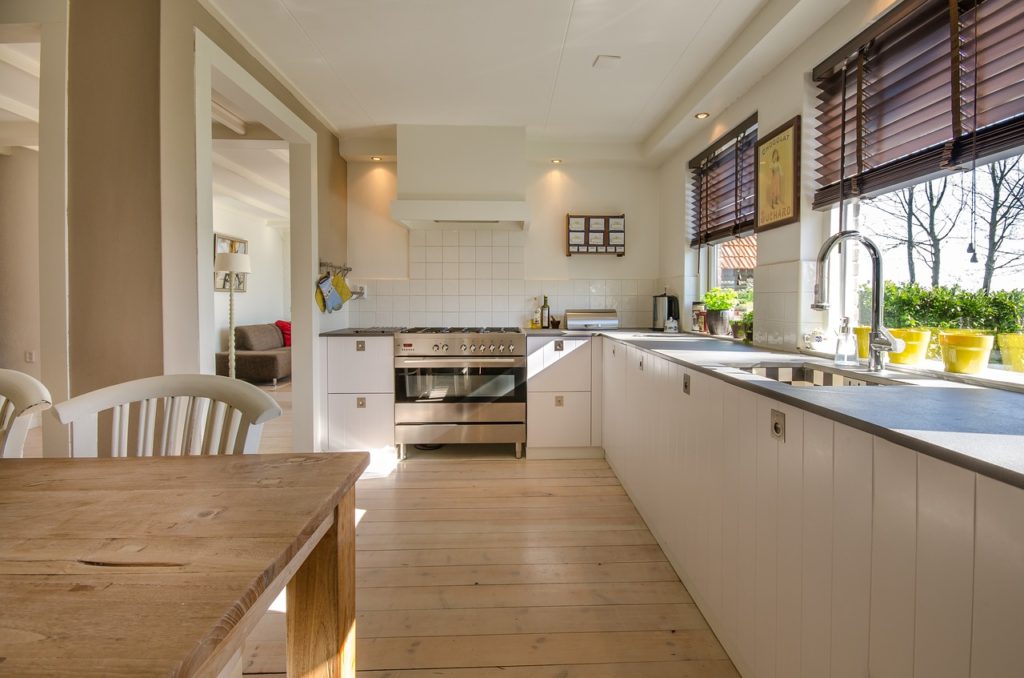 Minimal White Kitchen | How to create an expensive looking modern kitchen | Kitchen ideas & inspiration | Home interiors & decor | Elle Blonde Luxury Lifestyle Destination Blog