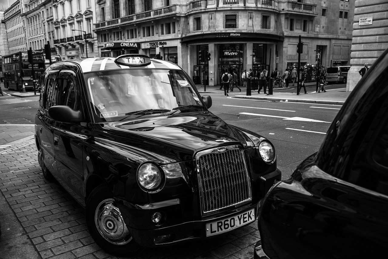 Cabs in the UK | Cab statistics - where are the easiest and most difficult places to hail a cab from? | travel | Elle Blonde Luxury Lifestyle Destination Blog