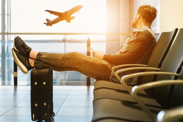 Read more about the article Solo Travel Tips – How To Pass Time At The Airport