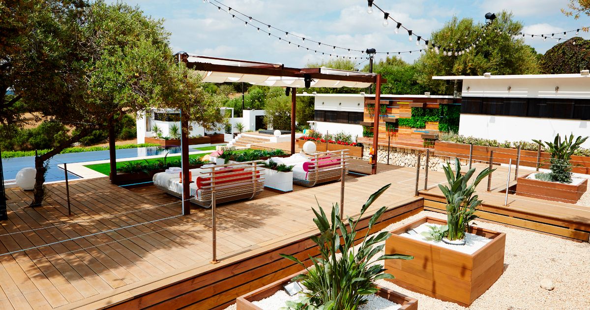 Love Island Inspired: Garden renovation and transformation - styled on Love Island and Ocean Beach Ibiza | DIY Projects and Upcycling | Small garden inspo | Elle Blonde Luxury Lifestyle Destination Blog