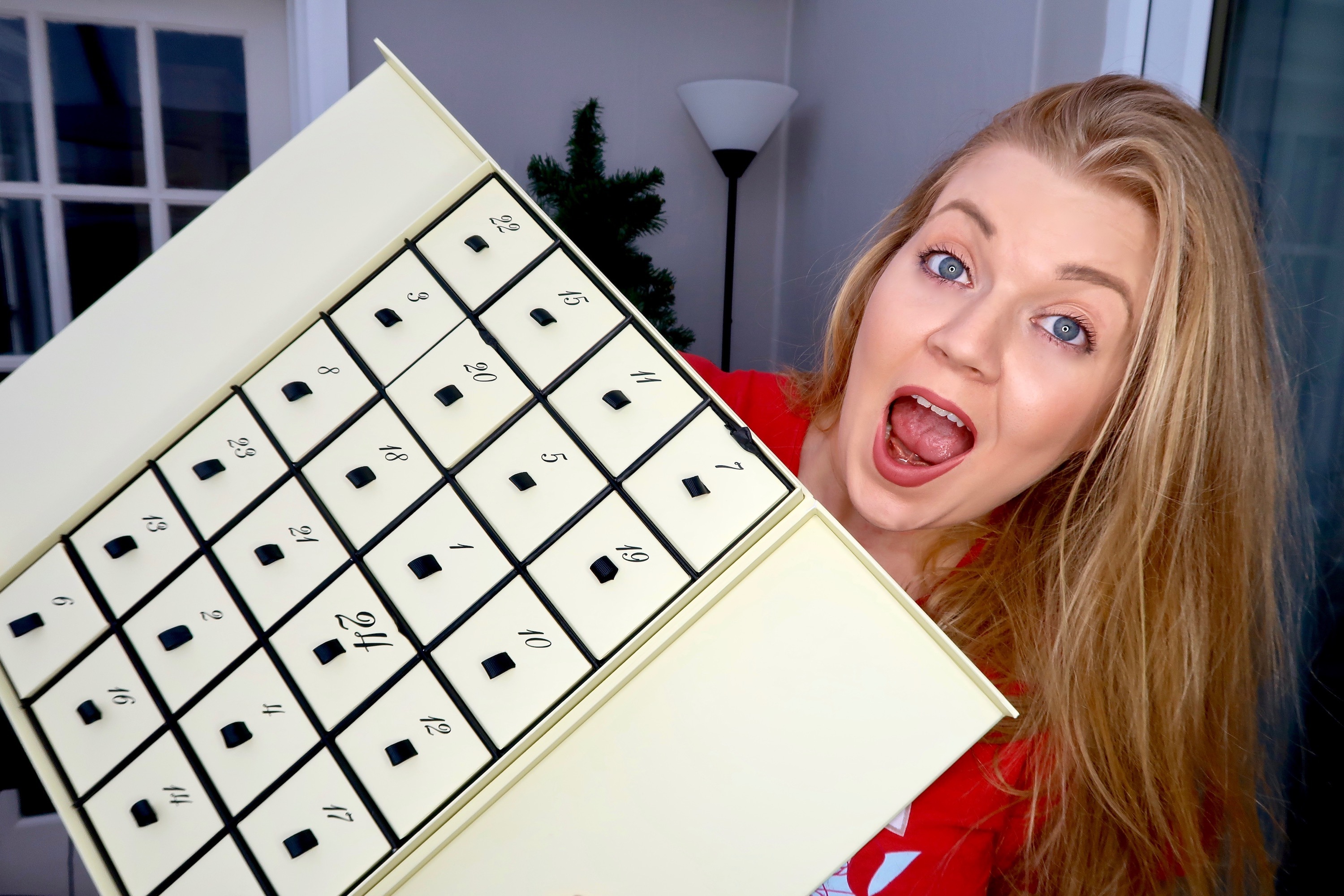 Aldi Luxury Advent Calendar | Aldi launch their Luxury Countdown to Christmas advent calendar, priced at £49.99 and a dupe of Jo Malone’s sold out £300 calendar. We unbox it to see if it’s worth the hype | Elle Blonde Luxury Lifestyle Destination Blog