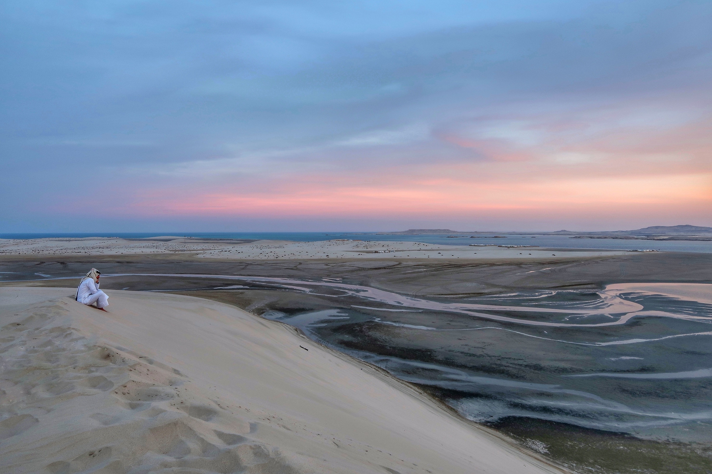 Desert Sunset over Doha and Saudi Arabia | Visit Qatar | Doha, the capital of Qatar is located in the Middle East and the World Cup 2022 location. Find out how I spent 4 days on my visit to Qatar | Travel Guide & Tips | Elle Blonde Luxury Lifestyle Destination Blog