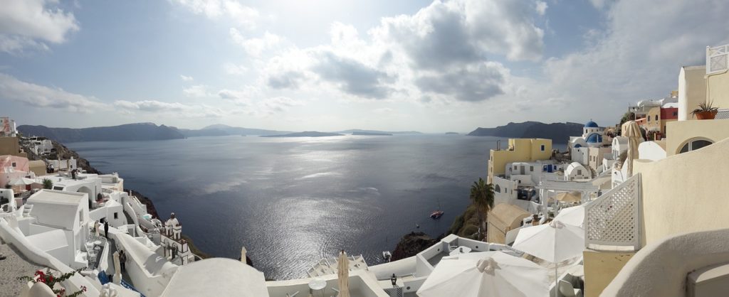Guest Post: Why Santorini Is One Of The Best 10 Holiday Destinations 2
