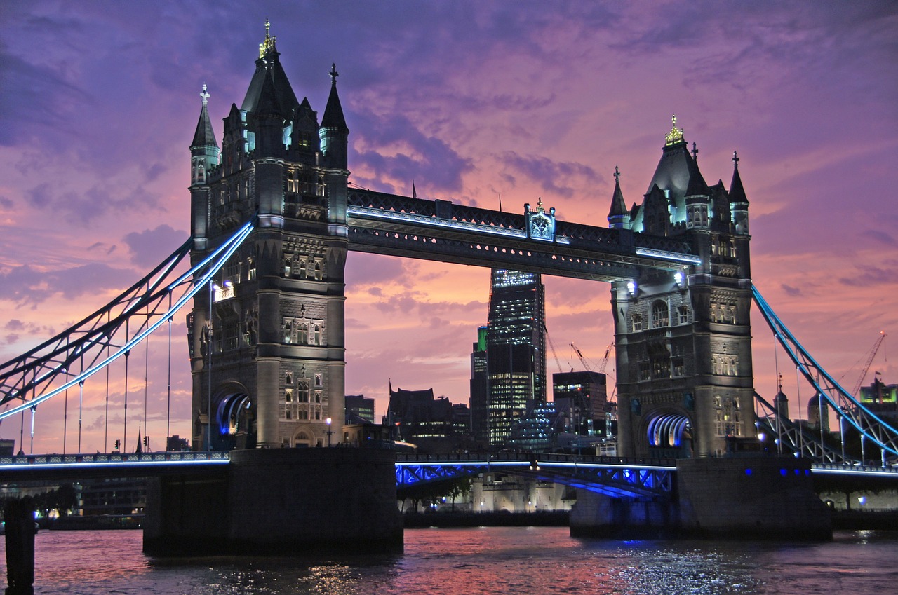 Read more about the article 4 Amazing Tips For A Romantic Anniversary Trip To London