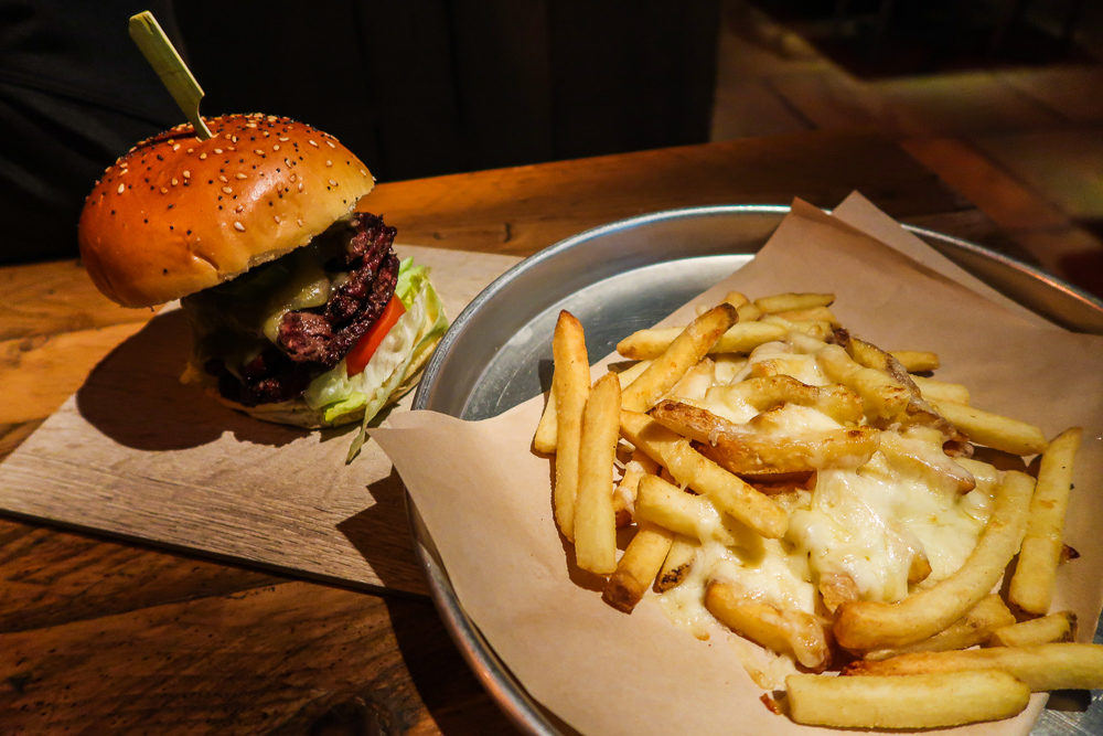 Burger & Cheesy Chips | Discover the Palm is located in Sunderland, the 5 venue destination is ideal for the perfect night out whilst staying in one place. We headed to Liberty Brown the Steakhouse and Burger kitchen which is the original destination to check out their food | Food Review | Elle Blonde Luxury Lifestyle Destination Blog
