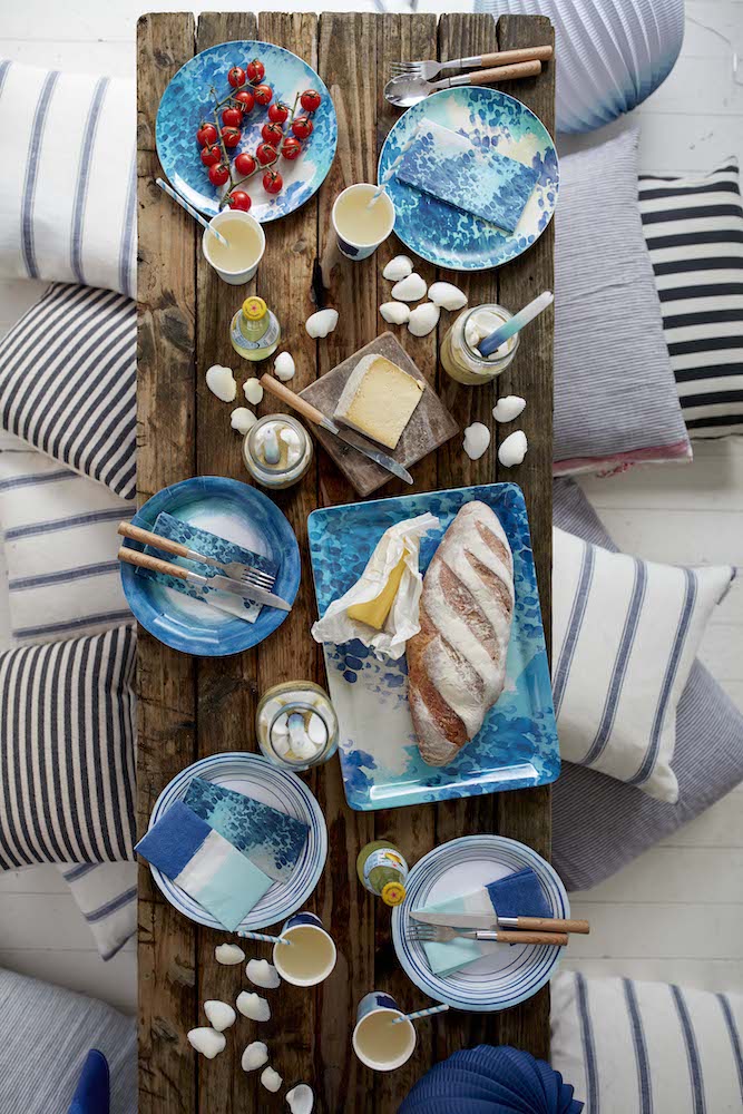 Outdoor dining plates |   Talking Tables Coastal Outdoor Entertaining Melamine Plates Melamine Tray Paper Cups And Napkins Lifestyle | Home Interiors | Elle Blonde Luxury Lifestyle Destination Blog