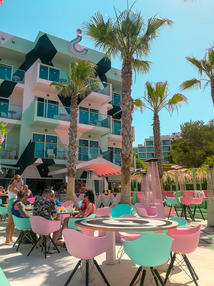 Wi-Ki-Woo Hotel | Where's good to eat in San Antonio Ibiza, restaurant and food guide | Travel Tips | Elle Blonde Luxury Lifestyle Destination Blog
