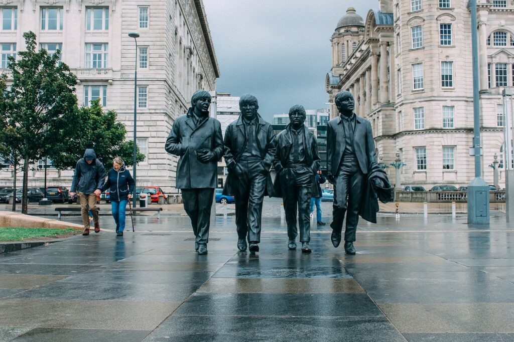 Top 3 things to do in Liverpool including The Cavern Club and seeing The Beatles | Travel Guide UK | Elle Blonde Luxury Lifestyle Destination Blog