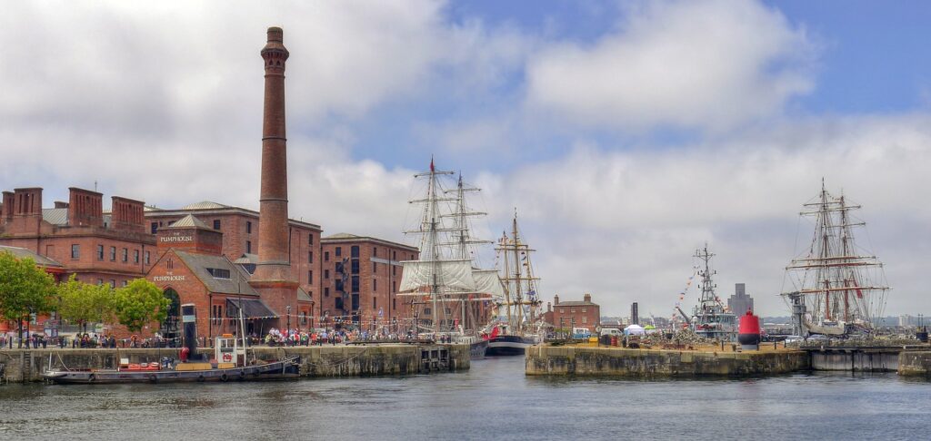 Top 3 things to do in Liverpool including The Cavern Club and seeing The Beatles | Travel Guide UK | Elle Blonde Luxury Lifestyle Destination Blog