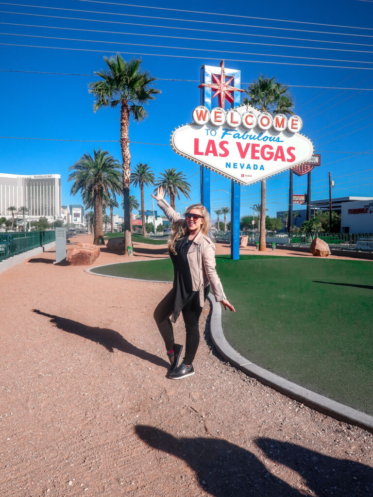 Vegas Sign | 7 Night Itinerary for Las Vegas | If you're looking to plan things to do in Vegas here's what we got up to on our 6th visit | Travel Tips | Elle Blonde Luxury Lifestyle Destination Blog