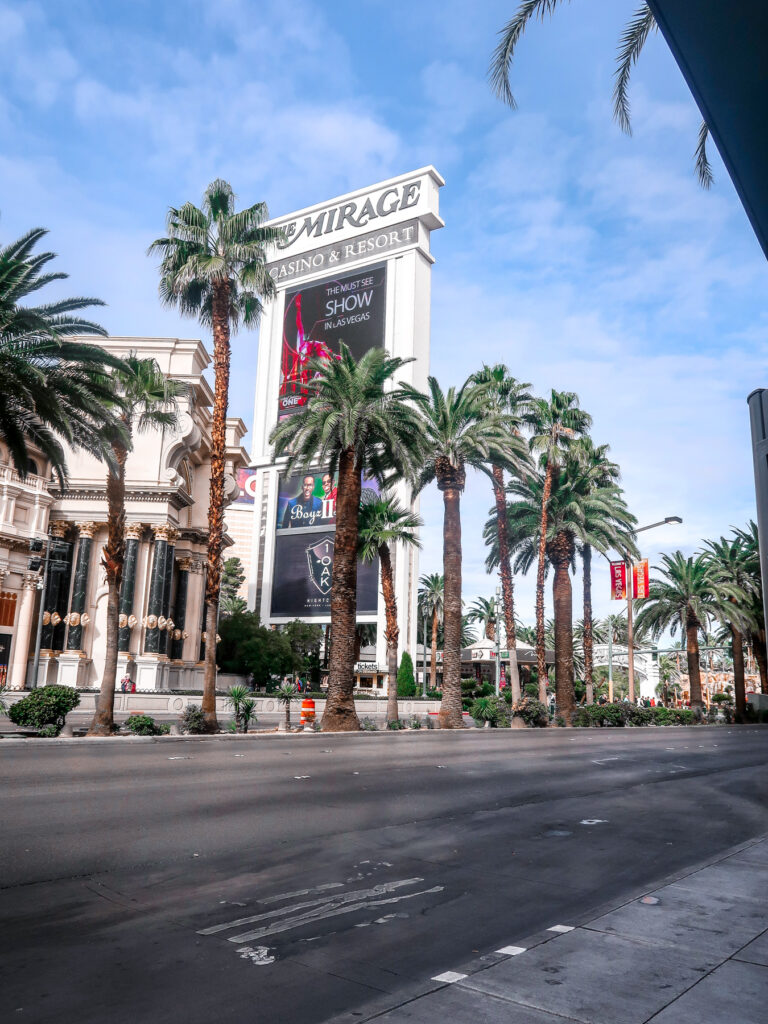 Mirage | 7 Night Itinerary for Las Vegas | If you're looking to plan things to do in Vegas here's what we got up to on our 6th visit | Travel Tips | Elle Blonde Luxury Lifestyle Destination Blog