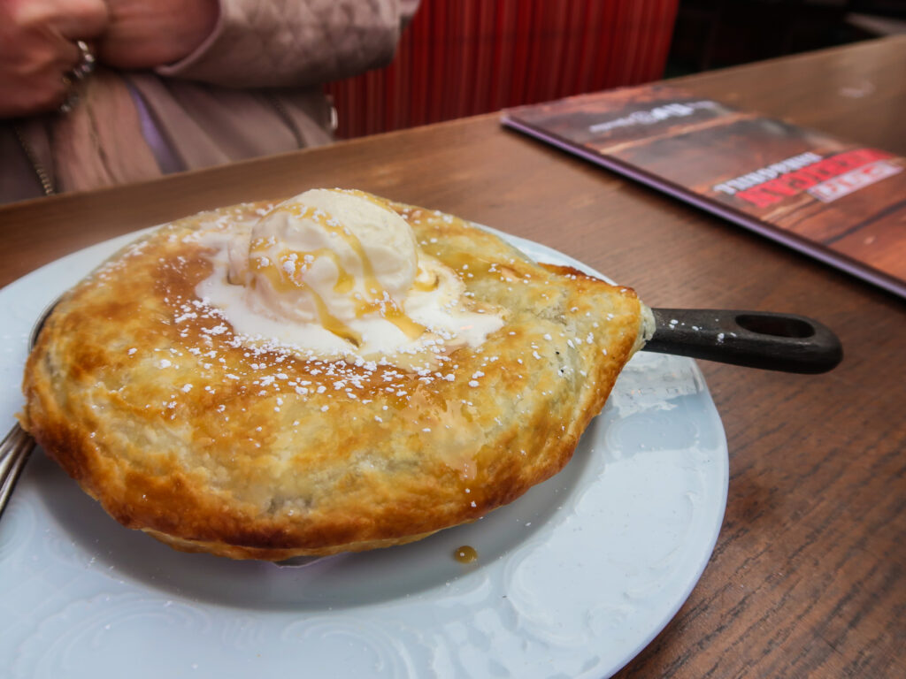 Apple Pie at PBR | 7 Night Itinerary for Las Vegas | If you're looking to plan things to do in Vegas here's what we got up to on our 6th visit | Travel Tips | Elle Blonde Luxury Lifestyle Destination Blog