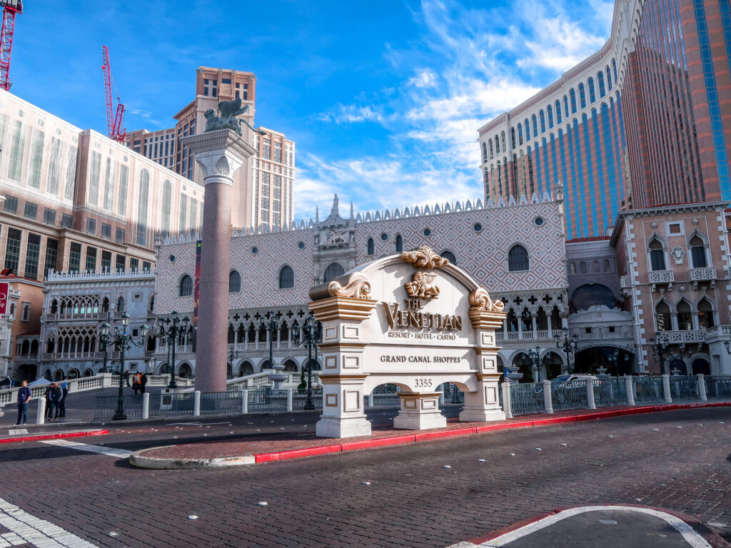 Venetian | 7 Night Itinerary for Las Vegas | If you're looking to plan things to do in Vegas here's what we got up to on our 6th visit | Travel Tips | Elle Blonde Luxury Lifestyle Destination Blog