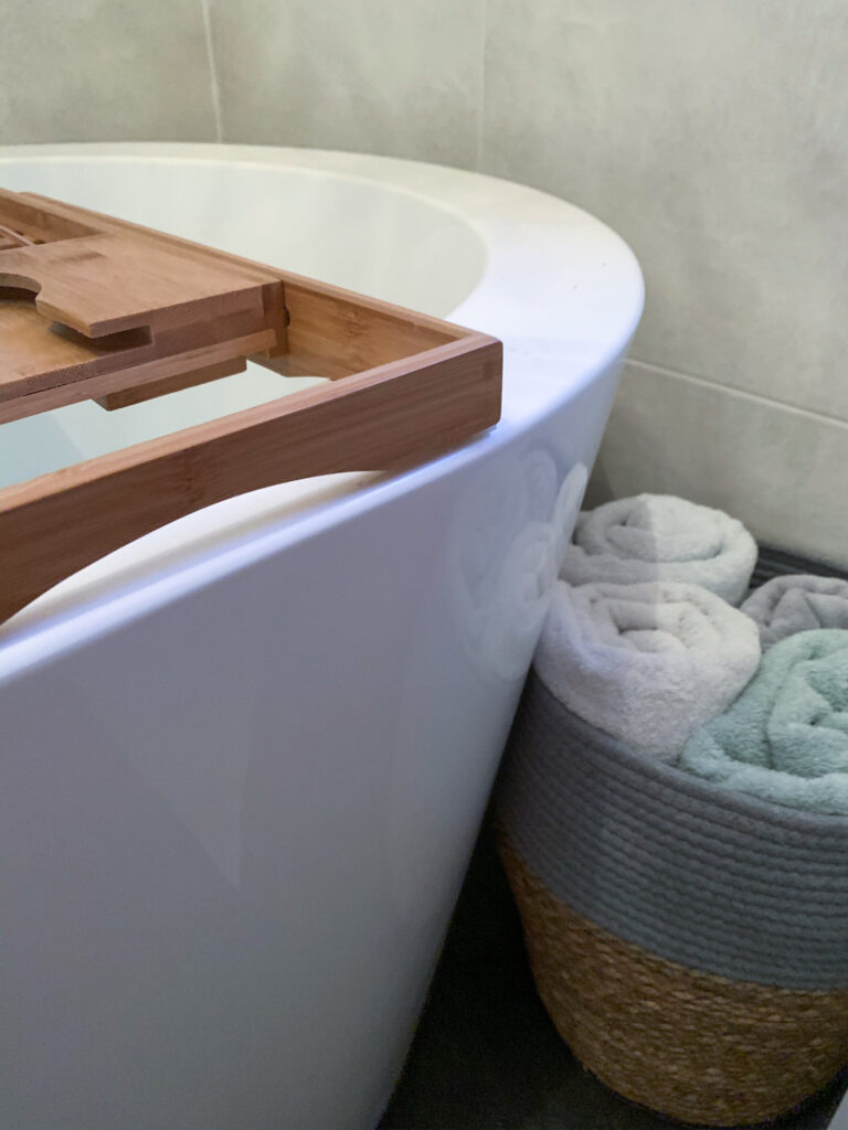 Read more about the article 4 Reasons Why It’s Time For You To Buy A Bathtub