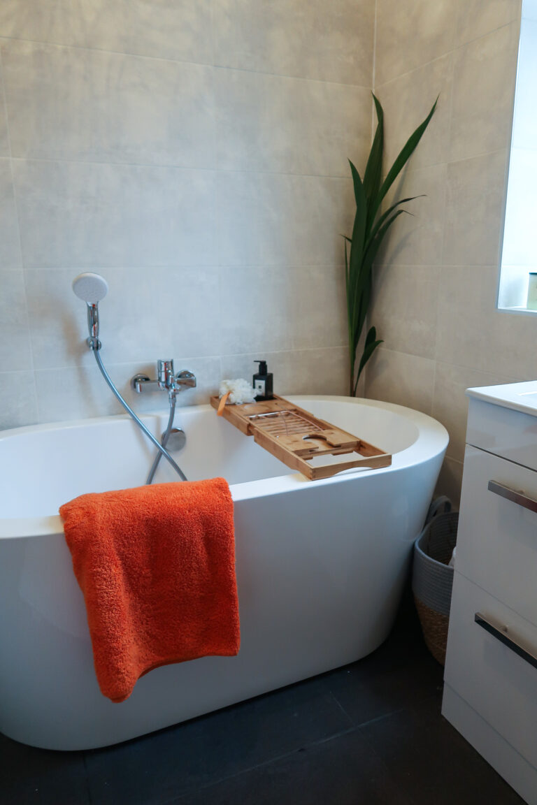 Read more about the article 6 Important Areas To Consider When Remodelling A Bathroom In An Old Home