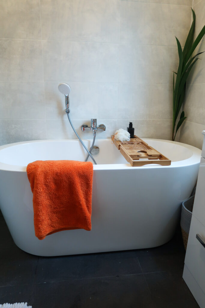 How to create a luxury hotel like bathroom in a small space | Bathroom Renovation | Elle Blonde Luxury Lifestyle Destination Blog