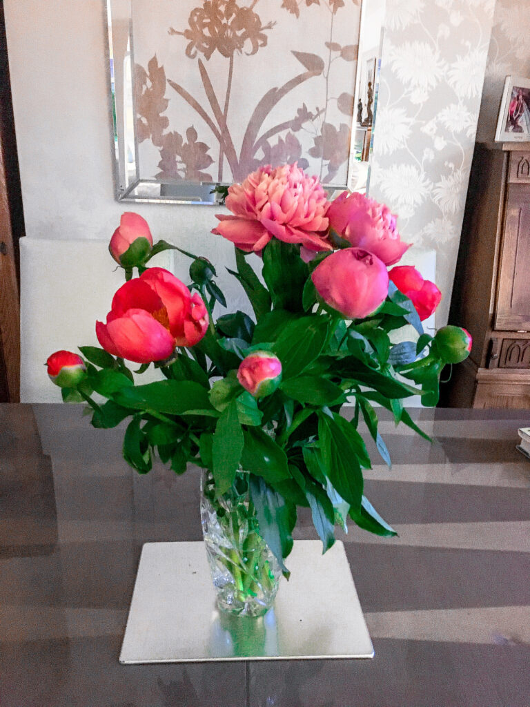 Valentine's Flowers | Moonpig Fresh Flower Bouquets Discount Code - Pink Peonies Review | Gifts | Elle Blonde Luxury Lifestyle Destination Blog