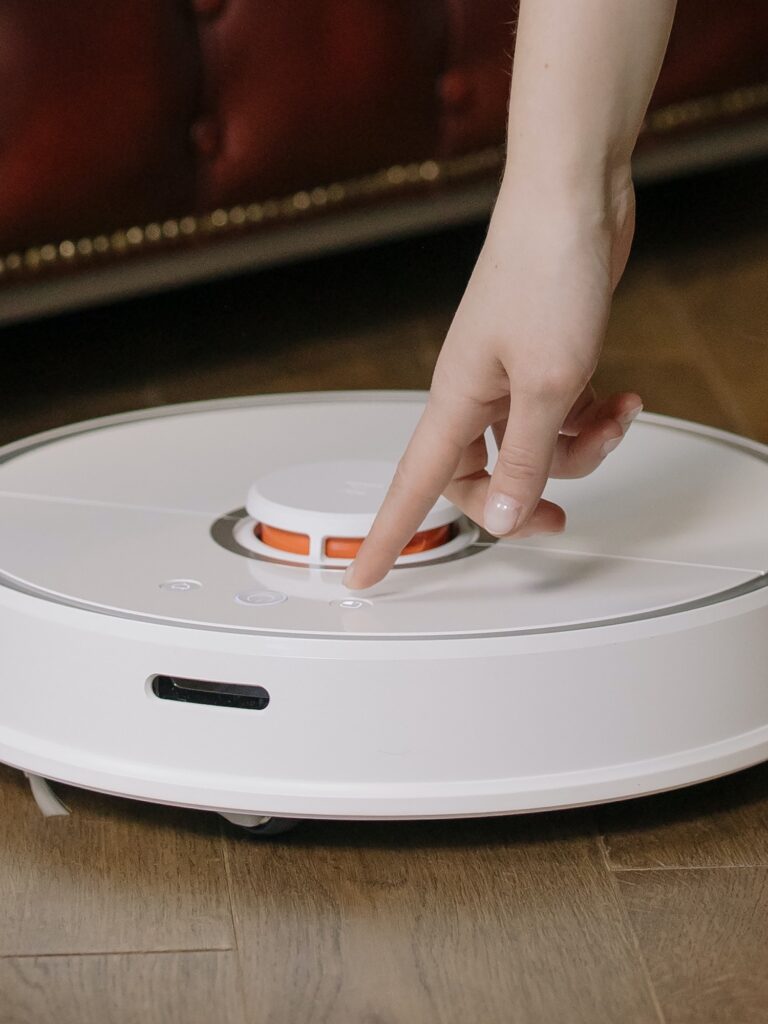 The best cleaning robot, automatic vacuum on the marked | Home Interiors | Elle Blonde Luxury Lifestyle Destination Blog