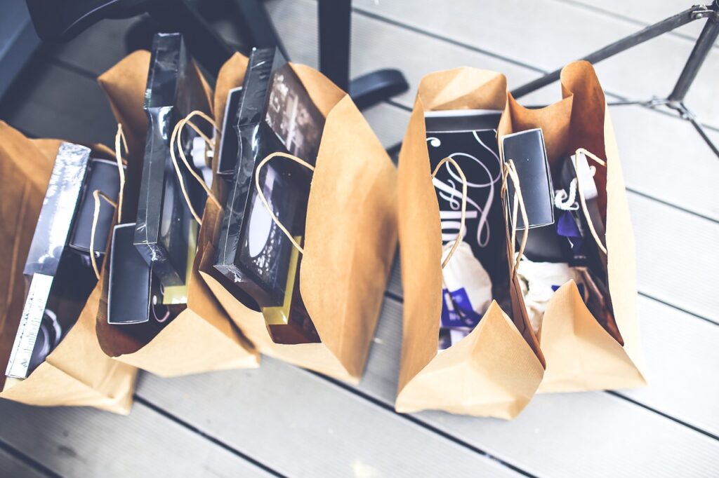 Shopping for Gifts and saving money | Elle Blonde Luxury Lifestyle Destination Blog