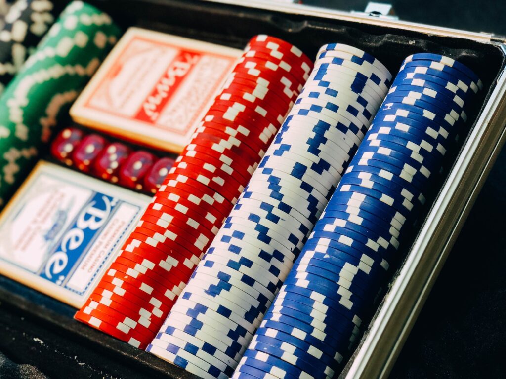 6 Reasons Why Women Are Increasingly Getting Into Online Poker | Elle Blonde Luxury Lifestyle Destination Blog