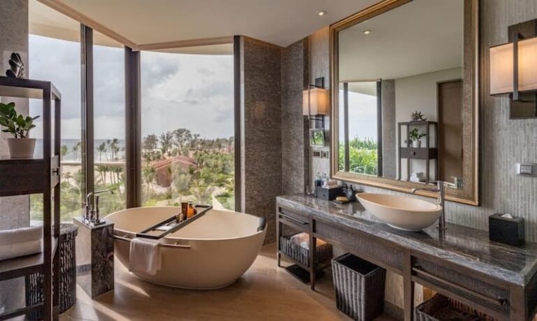 Read more about the article The 5 Benefits of Having a Luxury Stone Bath in Your Home