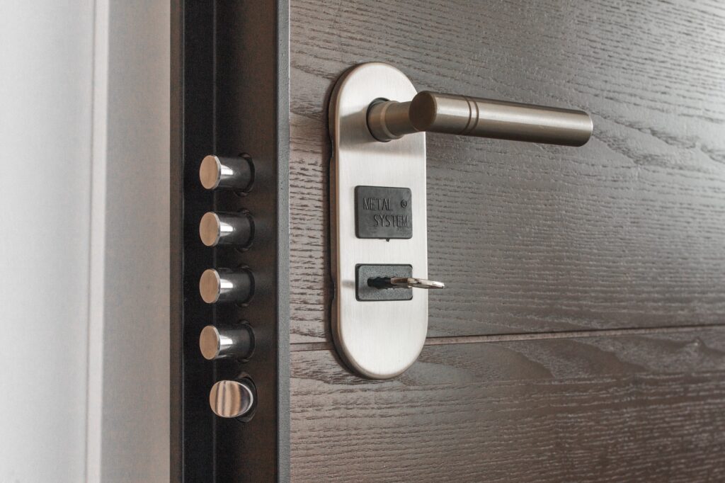 How to Hire a Locksmith in Chicago? 1