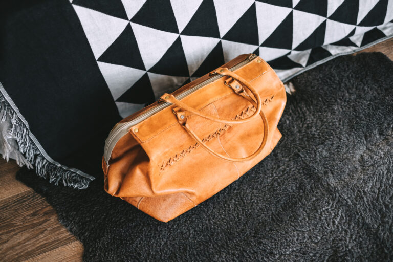 Read more about the article 8 Best Travel Bags For Men for an Overnight Trip