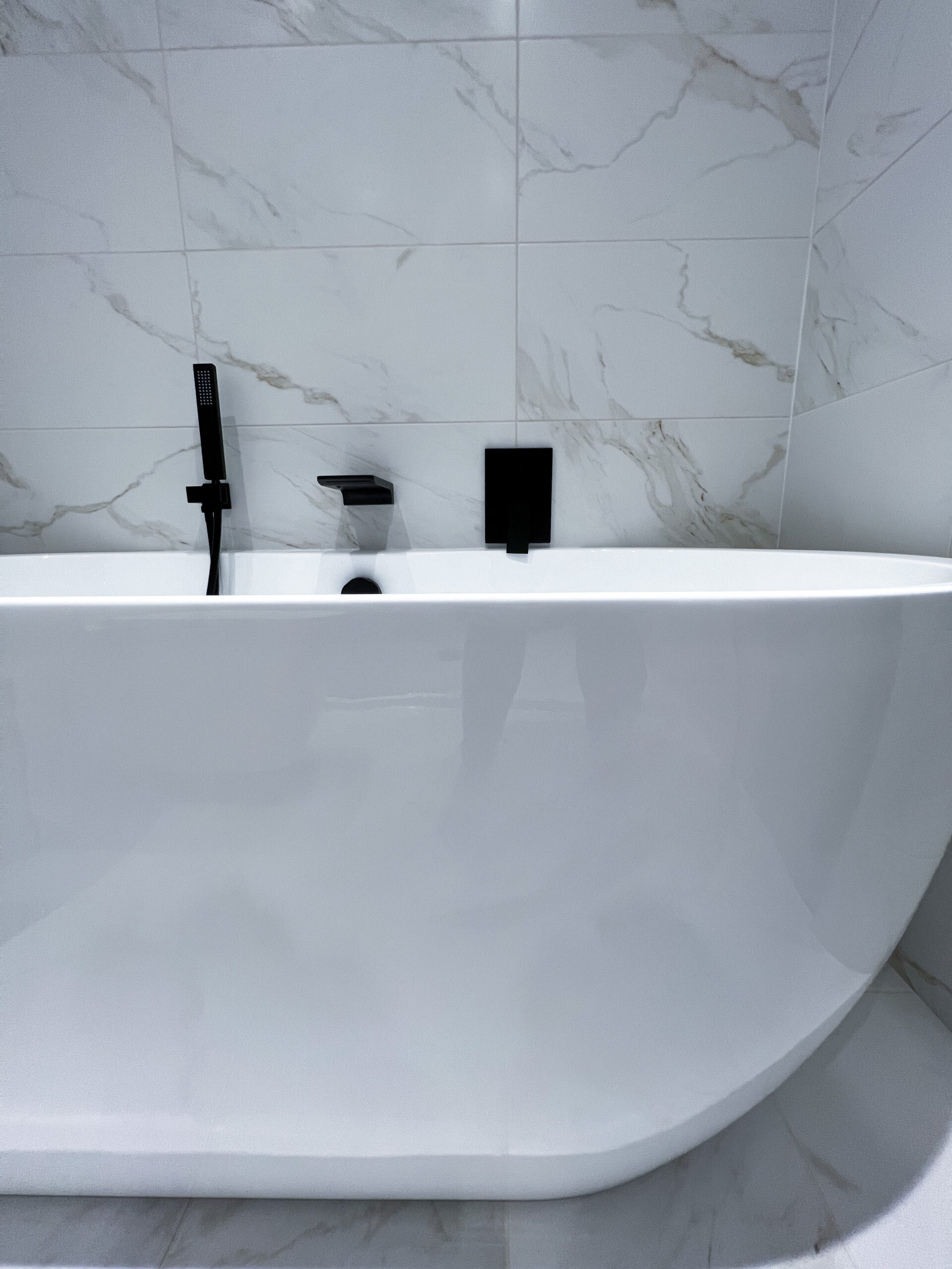 Freestanding Bath and Matte Black Taps | How to easily renovate your bathroom to create hotel luxury | Elle Blonde Luxury Lifestyle Destination Blog