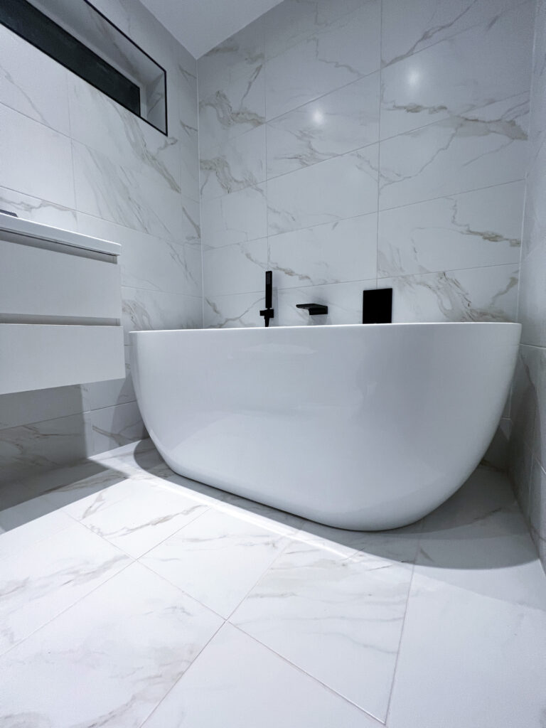 Freestanding Bath and Matte Black Taps | How to easily renovate your bathroom to create hotel luxury | Elle Blonde Luxury Lifestyle Destination Blog | Bathtub