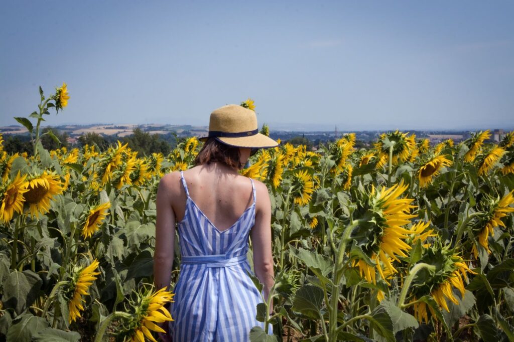 What are the different types of hats and what makes them popular? 3 Read on to find out what you need to wear to look stylish in the garden