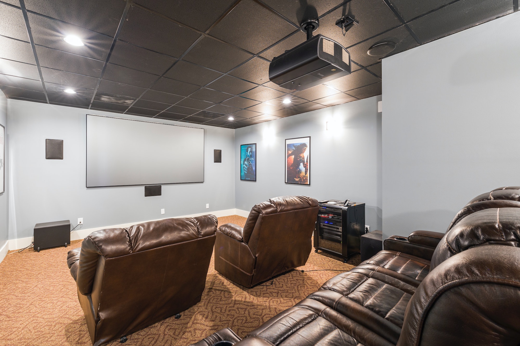 Read more about the article 12 Stylish and Budget Friendly Small Home Theatre Room Design Ideas