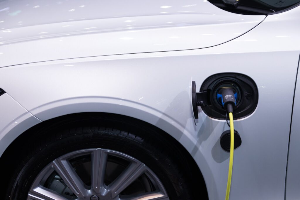 10 Amazing Tips for First-Time Owners Getting Started with Electric Cars | Car Blog | Elle Blonde Luxury Lifestyle Destination Blog