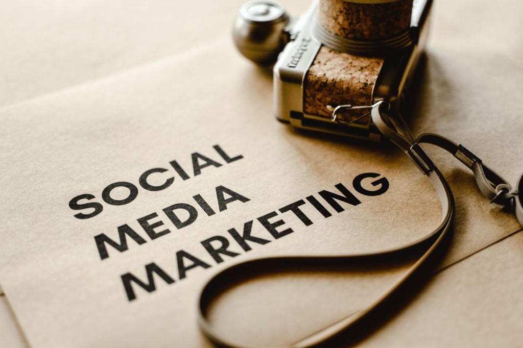 How To Easily Measure Social Media Marketing ROI of Your Online Clothing Store | Business Tips | Elle Blonde Luxury Lifestyle Destination Blog | Strengthen your Business | Marketing Strategy