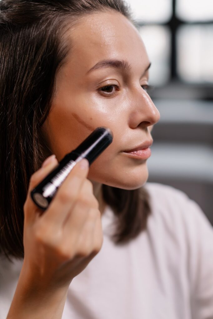3 Easy Ways to Contour for Your Face Shape: Tips and Tricks | Beauty | Elle Blonde Luxury Lifestyle Destination Blog