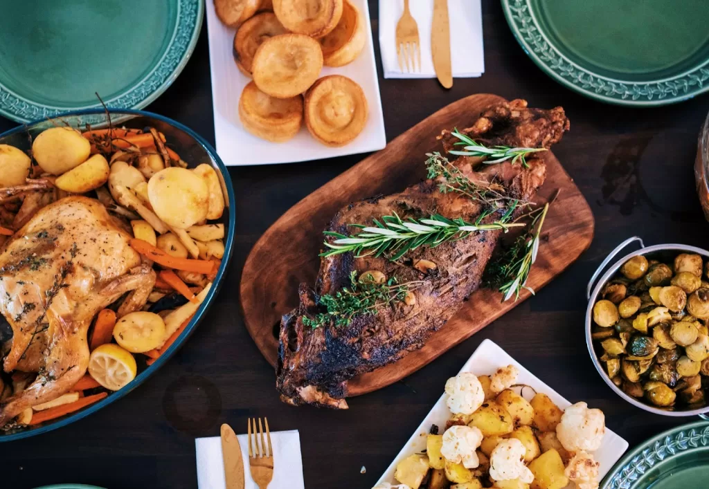 7 Amazing Winter Dinner Party Ideas for Dining at Home 1