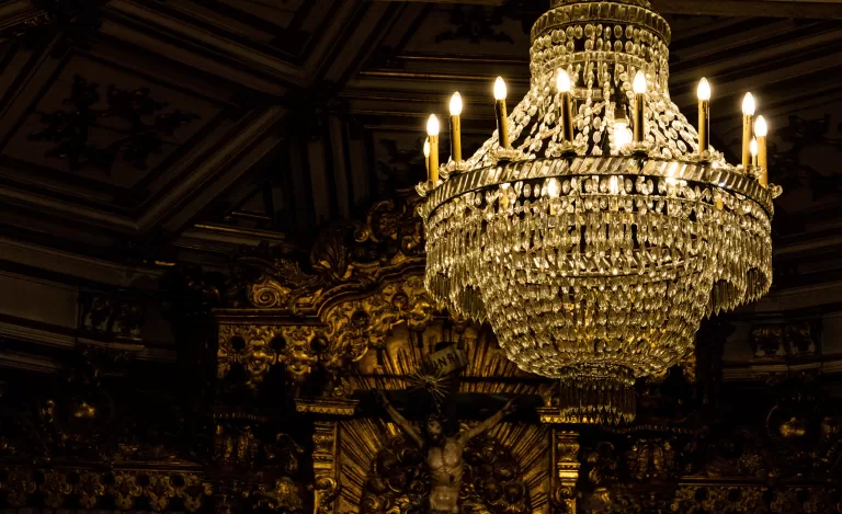 Read more about the article How To Find The Right Chandelier for Your Dining Room