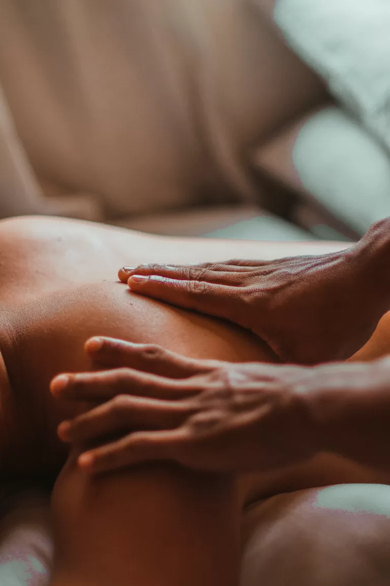 Read more about the article The Benefits of a Super Relaxing Four Hands Massage