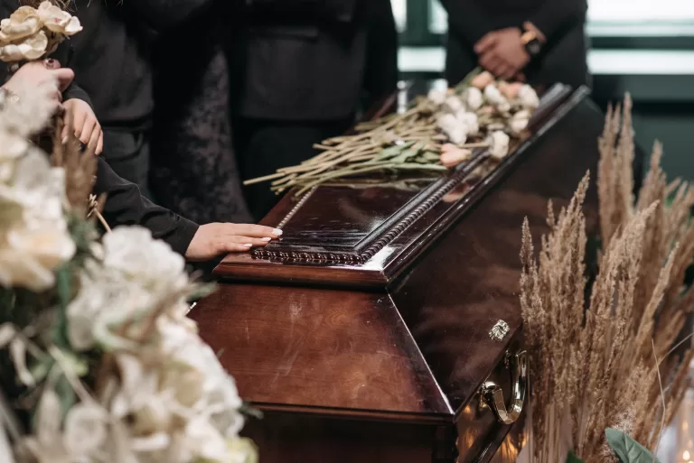 Read more about the article Organizing A Funeral Service: How To Ensure The Day Goes Smoothly